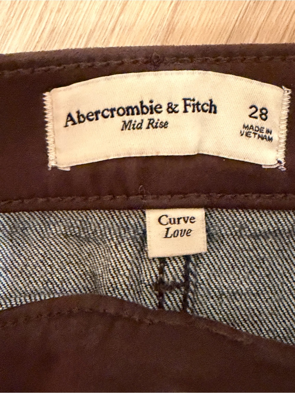 *SOLD* NWT Abercrombie Curve Love Mid Rise Denim Mini Skirt Size 28 - Picture 4 of 6